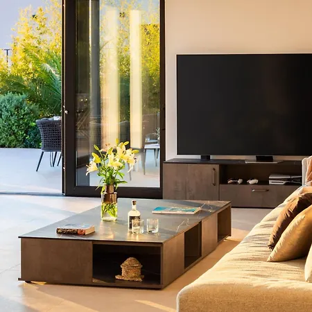 וילה Breathtaking Five Bedroom With The Pool וויס