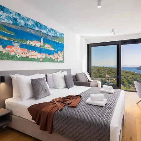 Breathtaking Five Bedroom With The Pool וויס