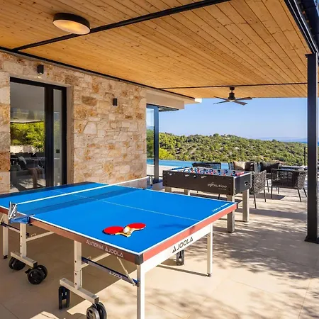 Breathtaking Five Bedroom With The Pool