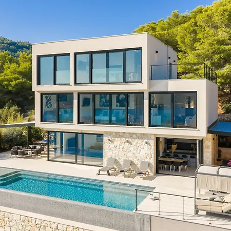 Breathtaking Five Bedroom With The Pool Вілла Віс