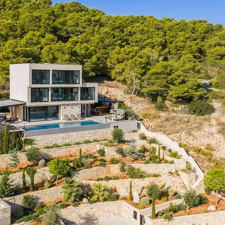 Breathtaking Five Bedroom With The Pool Вілла