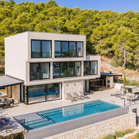 Breathtaking Five Bedroom With The Pool * Віс