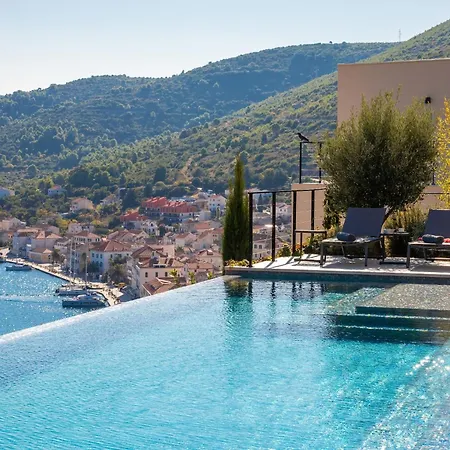 Вілла Breathtaking Five Bedroom With The Pool