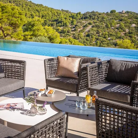 Breathtaking Five Bedroom With The Pool Віс