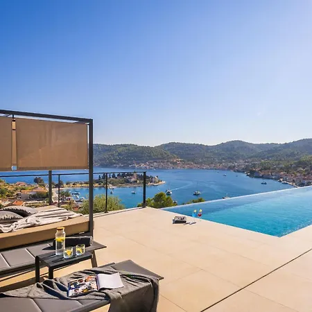 Breathtaking Five Bedroom With The Pool Віс