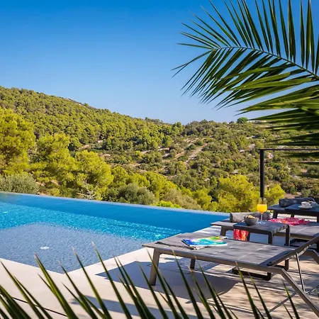 Breathtaking Five Bedroom With The Pool * Віс