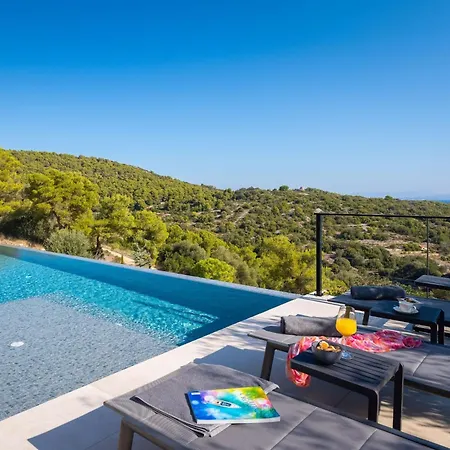 Breathtaking Five Bedroom With The Pool Вілла
