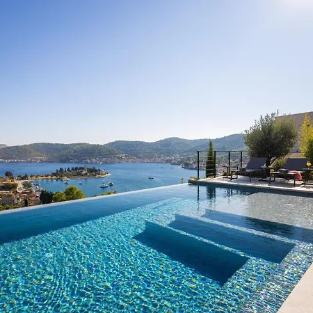 Breathtaking Five Bedroom With The Pool Віс