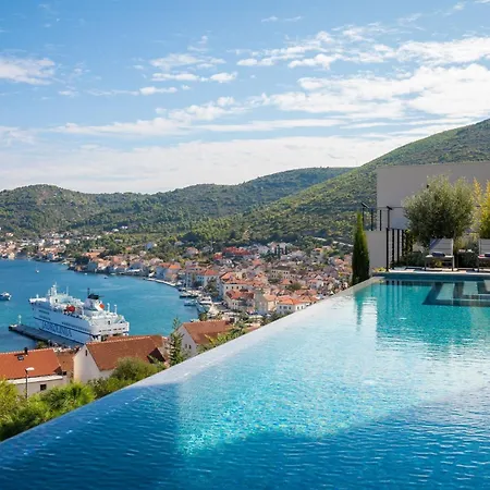 Вілла Breathtaking Five Bedroom With The Pool *